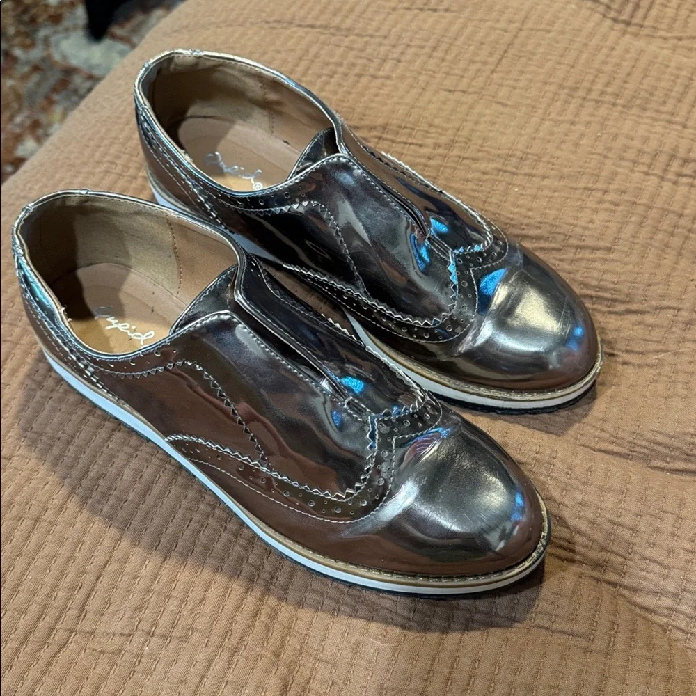 QUPID Silver oxford platform shoes 8